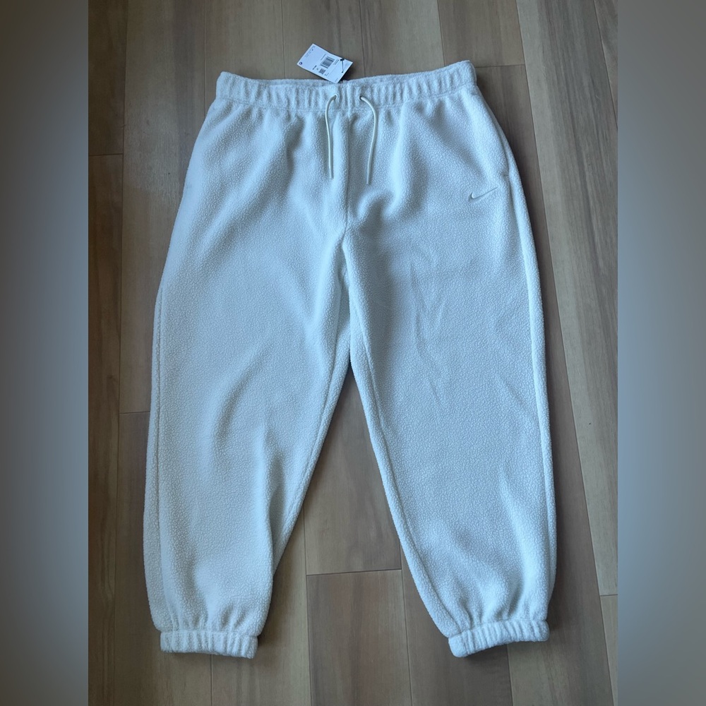 NWT Nike Women’s Sherpa Joggers Size 1X